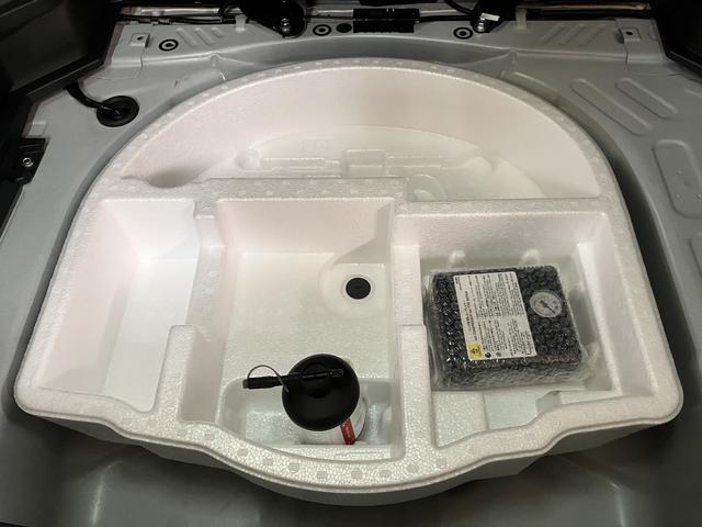 ヤリスクロスＺ　フロントシートヒーター　ハンドルヒーターレーダークルーズコントロール　ディスプレイオーディオ　パノラマモニター　ステアリングリモコン　ハンドルヒーター　フロントシートヒーター　電動パーキング　前後ドラレコ　ＥＴＣ車載器　キーフリーシステム（大阪府）の中古車