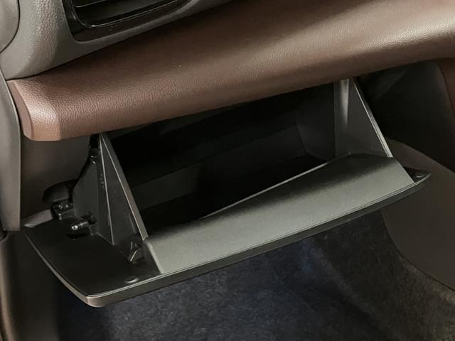 ヤリスクロスＺ　フロントシートヒーター　ハンドルヒーターレーダークルーズコントロール　ディスプレイオーディオ　パノラマモニター　ステアリングリモコン　ハンドルヒーター　フロントシートヒーター　電動パーキング　前後ドラレコ　ＥＴＣ車載器　キーフリーシステム（大阪府）の中古車