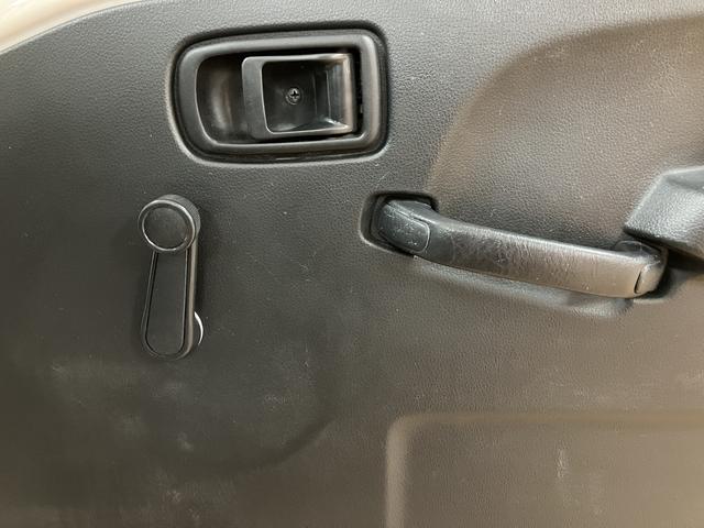 ハイゼットトラックスタンダードＳＡIIIｔ／１年保証／車検整備付／５速ＭＴ１年間走行距離無制限　車検整備付　ＡＭ／ＦＭラジオ　マニュアルエアコン　パワーステアリング　トップシェイドガラス　３方開　ＥＴＣ　荷台作業灯（大阪府）の中古車
