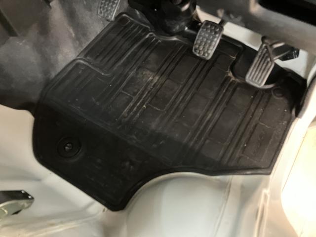 ハイゼットトラックスタンダードＳＡIIIｔ／１年保証／車検整備付／５速ＭＴ１年間走行距離無制限　車検整備付　ＡＭ／ＦＭラジオ　マニュアルエアコン　パワーステアリング　トップシェイドガラス　３方開　ＥＴＣ　荷台作業灯（大阪府）の中古車