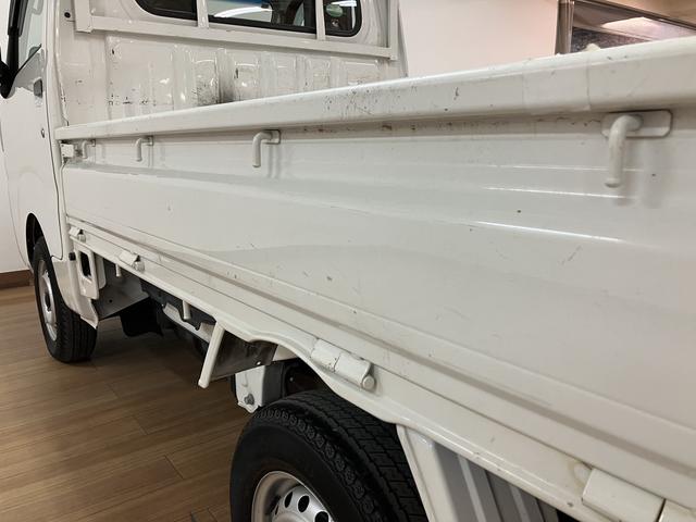 ハイゼットトラックスタンダードＳＡIIIｔ／１年保証／車検整備付／５速ＭＴ１年間走行距離無制限　車検整備付　ＡＭ／ＦＭラジオ　マニュアルエアコン　パワーステアリング　トップシェイドガラス　３方開　ＥＴＣ　荷台作業灯（大阪府）の中古車