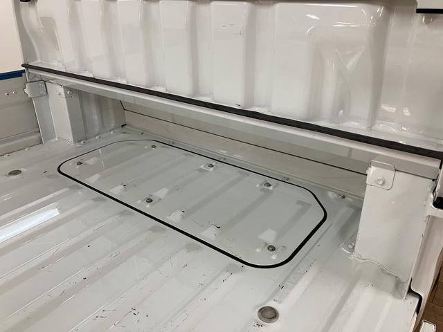 ハイゼットトラックジャンボＳＡIIIｔ／サポカーＳベーシック＋適合／車検整備付ＡＵＸ端子付ＣＤステレオ　キーレスエントリー　トップシェイドガラス　オートライト　３方開　ＬＥＤヘッドライト　ＬＥＤフォグランプ　スモークガラス　荷台作業灯　ガードフレームプロテクター（大阪府）の中古車