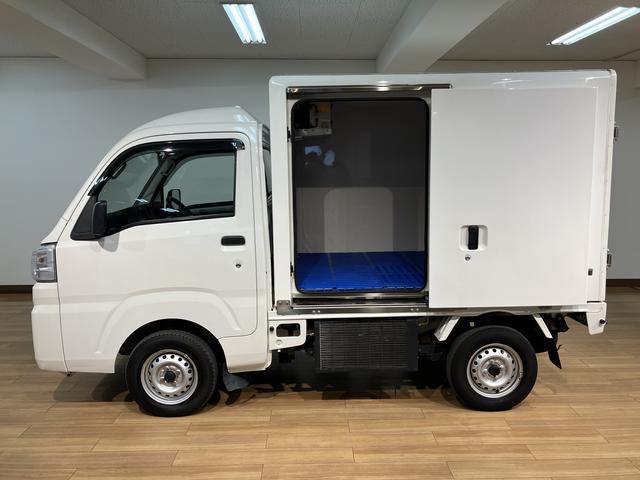 ハイゼットトラックＦＲＰ中温片側スライドドア／車検整備付／オートライト／４ＡＴ車検整備付　横滑り防止装置　両席エアバック　パワーステアリング　エアコン　ＡＭ・ＦＭラジオ　オートライト　ハイルーフ　４ＡＴ　ハロゲンヘッドライト（大阪府）の中古車