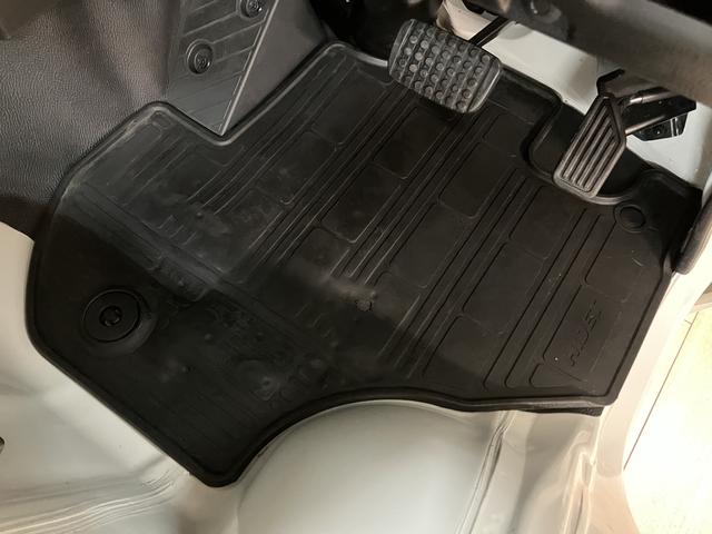 ハイゼットトラックＦＲＰ中温片側スライドドア／車検整備付／オートライト／４ＡＴ車検整備付　横滑り防止装置　両席エアバック　パワーステアリング　エアコン　ＡＭ・ＦＭラジオ　オートライト　ハイルーフ　４ＡＴ　ハロゲンヘッドライト（大阪府）の中古車