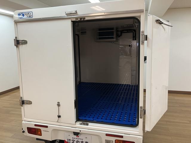 ハイゼットトラックＦＲＰ中温片側スライドドア／車検整備付／オートライト／４ＡＴ車検整備付　横滑り防止装置　両席エアバック　パワーステアリング　エアコン　ＡＭ・ＦＭラジオ　オートライト　ハイルーフ　４ＡＴ　ハロゲンヘッドライト（大阪府）の中古車
