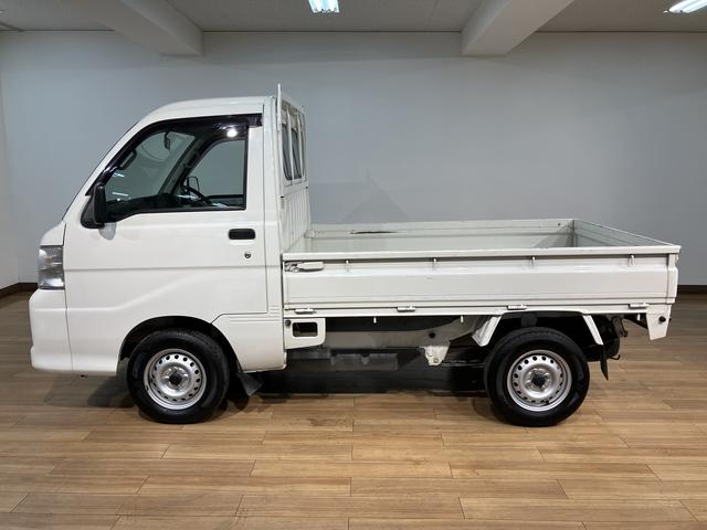 ハイゼットトラックエアコン・パワステ　スペシャル／１年保証／車検整備付／３方開１年間走行距離無制限保証　車検整備付　エアコン　パワーステアリング　５速マニュアルミッション車　３方開　ＡＭ／ＦＭラジオ　４ＷＤ（大阪府）の中古車