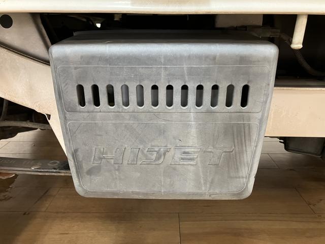 ハイゼットトラックエアコン・パワステ　スペシャル／１年保証／車検整備付／３方開１年間走行距離無制限保証　車検整備付　エアコン　パワーステアリング　５速マニュアルミッション車　３方開　ＡＭ／ＦＭラジオ　４ＷＤ（大阪府）の中古車