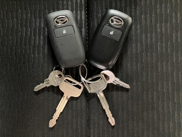 ハイゼットトラックジャンボエクストラ／新車保証継承／前後コーナーセンサー／ＰＷ新車保証継承　４ＷＤ　純正ナビ　バックカメラ　ナビ連動前後ドラレコ　オートライト　ＥＴＣ　電動格納式ドアミラー　キーフリー　デフロック　スマートインナーミラー　前後コーナーセンサー　工具箱　３方開（大阪府）の中古車