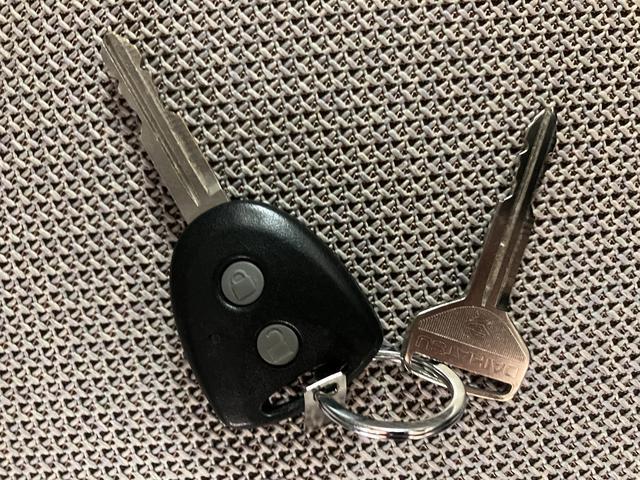ミラココアココアＬ／１年間走行距離無制限保証／車検整備付／キーレス１年間走行距離無制限保証　車検整備付　キーレスエントリー　セキュリティアラーム　エコアイドル　フロントフォグランプ　電動格納式ドアミラー　チルトステアリング　運転席シートリフター　スモークガラス（大阪府）の中古車
