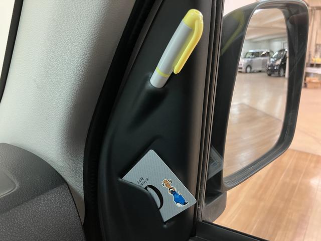 ハイゼットカーゴデラックスＳＡIII／サポカーＳワイド適合／ワンセグナビ１年間走行距離無制限保証　車検整備付　外品ワンセグナビ　ＥＴＣ　キーレスエントリー　オートハイビーム　フロントパワーウインドウ　トップシェイドガラス　オーバーヘッドコンソール　ハロゲンヘッドライト（大阪府）の中古車