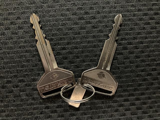 ハイゼットトラックスタンダード/1年間走行距離無制限保証/車検整備付/ナビ/1年間走行距離無制限保証 車検整備付 4速オートマチック 純正フルセグナビ Bluetooth機能 CD DVD ETC 3方開 ハロゲンヘッドライト(大阪府)の中古車