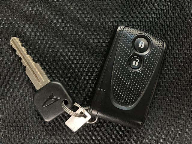 ムーヴＸ　ＶＳ／１年間走行距離無制限保証／認定中古車／シートリフタ１年間走行距離無制限保証　マニュアルエアコン　ＡＵＸ端子付きＣＤ／ＭＤチューナー　ＭＯＭＯ社製革巻きステアリング　チルトステアリング　運転席シートリフター　キーフリー　トップシェイドガラス（大阪府）の中古車