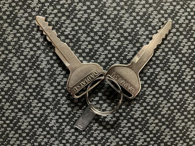 ハイゼットカーゴスペシャル／１年間走行距離無制限保証／車検整備付／認定中古車１年間走行距離無制限保証　車検整備付　純正フルセグナビ　ＥＴＣ　ハイルーフ　両席エアバック　両側スライドドア　ハロゲンヘッドライト　パワードアロック（大阪府）の中古車