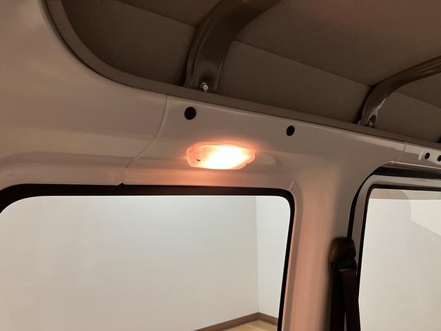 ハイゼットカーゴスペシャル／１年間走行距離無制限保証／車検整備付／認定中古車１年間走行距離無制限保証　車検整備付　純正フルセグナビ　ＥＴＣ　ハイルーフ　両席エアバック　両側スライドドア　ハロゲンヘッドライト　パワードアロック（大阪府）の中古車