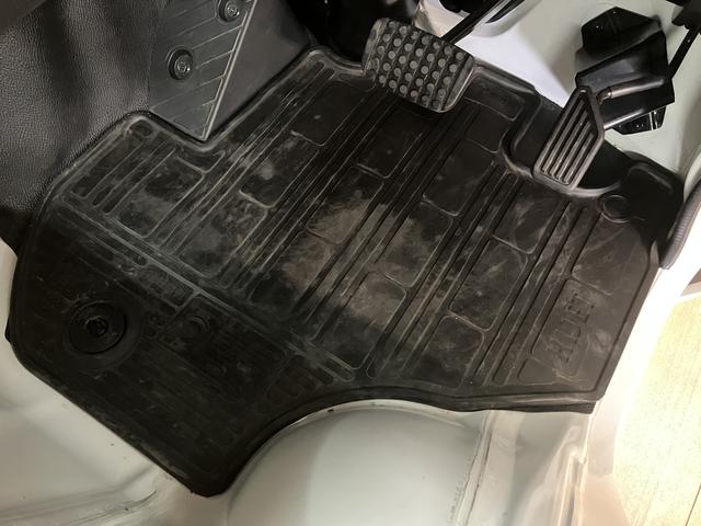 ハイゼットトラックスタンダード/サポカーSワイド適合/1年保証/車検整備付1年間走行距離無制限保証 車検整備付 AM/FMラジオ パワーステアリング エアコン 前後コーナーセンサー アイドルストップ機能 オートライト 3方開 ガードフレームプロテクター(大阪府)の中古車