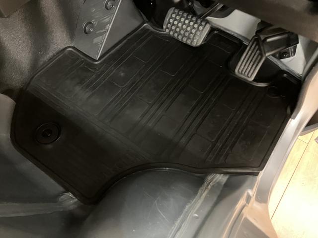 ハイゼットトラックハイルーフＳＡIIIｔ／認定中古車／１年保証／３方開／４ＡＴ衝突回避支援ブレーキ　先行車発進お知らせ機能　車線逸脱警報　横滑り防止装置　１年間走行距離無制限保証　３方開　４速オートマチック車　ハイルーフ　エアコン　パワーステアリング　ゲートプロテクター（大阪府）の中古車