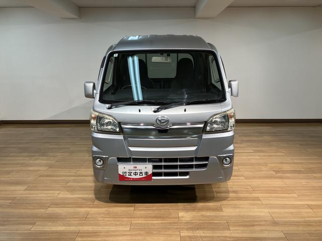ハイゼットトラックジャンボ／認定中古車／１年間走行距離無制限保証／ＣＤ／ＥＴＣＡＵＸ端子付ＣＤステレオ　エアコン　パワステ　パワーウインドウ　社外ＥＴＣ　キーレスエントリー　４ＷＤ　ゲートプロテクター　荷台ゴムマット　テールゲートチェーン　スモークガラス　荷台作業灯　荷台鉄板張（大阪府）の中古車