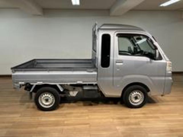 ハイゼットトラックジャンボ／認定中古車／１年間走行距離無制限保証／ＣＤ／ＥＴＣＡＵＸ端子付ＣＤステレオ　エアコン　パワステ　パワーウインドウ　社外ＥＴＣ　キーレスエントリー　４ＷＤ　ゲートプロテクター　荷台ゴムマット　テールゲートチェーン　スモークガラス　荷台作業灯　荷台鉄板張（大阪府）の中古車