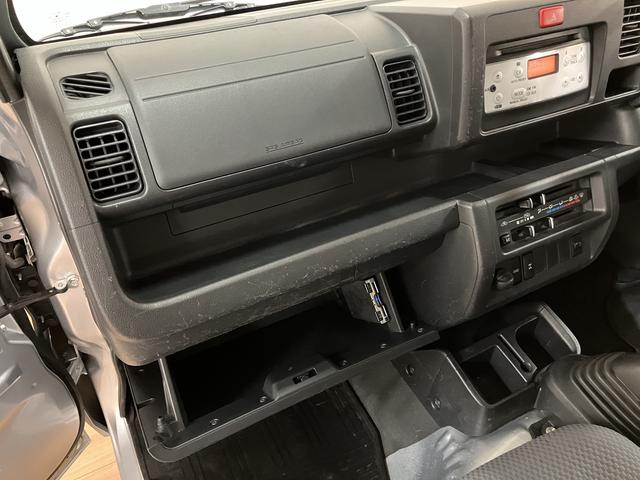ハイゼットトラックジャンボ／認定中古車／１年間走行距離無制限保証／ＣＤ／ＥＴＣＡＵＸ端子付ＣＤステレオ　エアコン　パワステ　パワーウインドウ　社外ＥＴＣ　キーレスエントリー　４ＷＤ　ゲートプロテクター　荷台ゴムマット　テールゲートチェーン　スモークガラス　荷台作業灯　荷台鉄板張（大阪府）の中古車