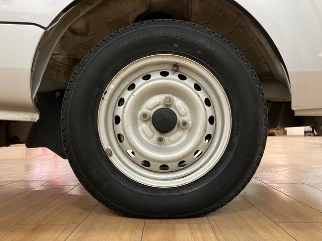 ハイゼットトラックジャンボ／認定中古車／１年間走行距離無制限保証／ＣＤ／ＥＴＣＡＵＸ端子付ＣＤステレオ　エアコン　パワステ　パワーウインドウ　社外ＥＴＣ　キーレスエントリー　４ＷＤ　ゲートプロテクター　荷台ゴムマット　テールゲートチェーン　スモークガラス　荷台作業灯　荷台鉄板張（大阪府）の中古車