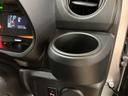 １年間走行距離無制限　新車保証継承　ＣＤチューナー　キーレスエントリー　前後コーナーセンサー　オートハイビーム　デジタルメーター　フルホイールキャップ（大阪府）の中古車