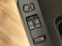 新車保証継承　４ＷＤ　純正ナビ　バックカメラ　ナビ連動前後ドラレコ　オートライト　ＥＴＣ　電動格納式ドアミラー　キーフリー　デフロック　スマートインナーミラー　前後コーナーセンサー　工具箱　３方開（大阪府）の中古車