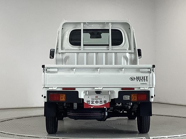 ハイゼットトラックスタンダード　４ＷＤ　５ＭＴ　前後コーナーセンサー　ラジオ走行無制限１年保証　前後コーナーセンサー　４ＷＤ　ＭＴ車　３方開　アイドリングストップ　横滑り防止装置　オートライト　ヘッドライトレベライザー　アクセサリーソケット　スペアタイヤ　ラジオ（兵庫県）の中古車