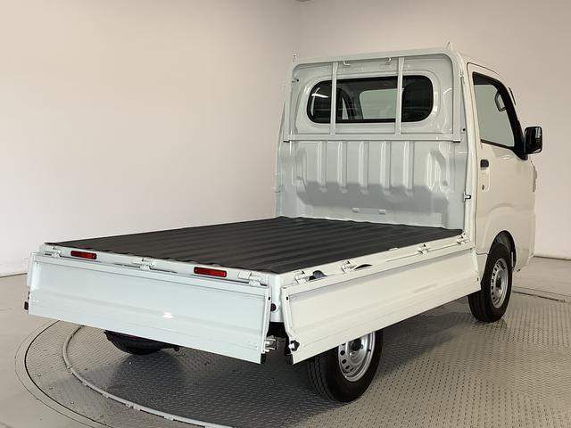 ハイゼットトラックスタンダード　４ＷＤ　５ＭＴ　前後コーナーセンサー　ラジオ走行無制限１年保証　前後コーナーセンサー　４ＷＤ　ＭＴ車　３方開　アイドリングストップ　横滑り防止装置　オートライト　ヘッドライトレベライザー　アクセサリーソケット　スペアタイヤ　ラジオ（兵庫県）の中古車