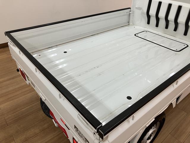 キャリイトラックＫＸ／１年保証／３．９万キロ／４ＷＤ／オートマ／ＨＩＤ／１年間距離無制限保証／３．９万キロ／４ＷＤ／オートマチック／ディスチャージヘッドランプ／フォグランプ／エアコン／パワステ／パワーウインドウ／キーレスエントリー／ＣＤステレオ／早い者勝ちですよ！！！（大阪府）の中古車