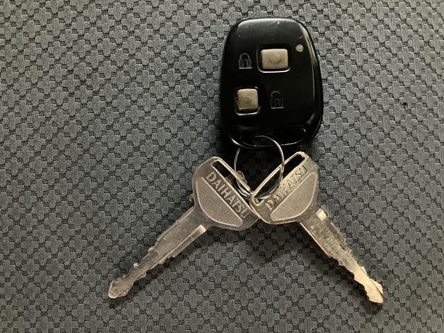 ハイゼットカーゴＤＸ１年間走行距離無制限保証　ＥＴＣ車載器　フロントパワーウィンドウ　キーレスエントリー　リヤアンダーミラー　リヤスモークガラス　エアコン　集中ドアロック（大阪府）の中古車