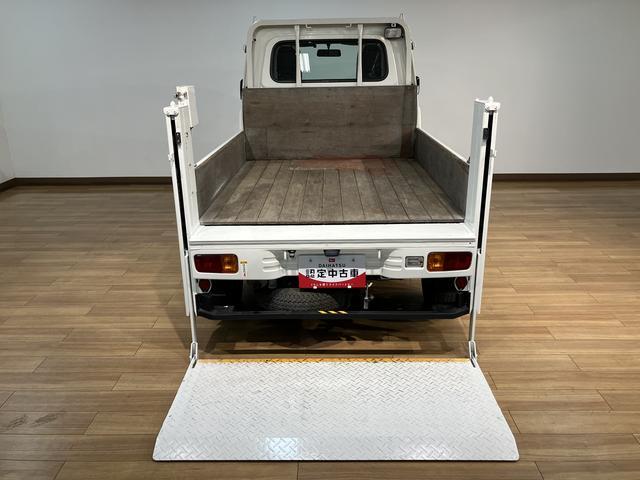 ハイゼットトラック垂直式テールリフトリヤ垂直式テールリフト　４ＷＤ　５速マニュアルミッション　エアコン　ＡＭ／ＦＭラジオ　荷台作業灯　１年間走行距離無制限保証　車検整備付き（大阪府）の中古車