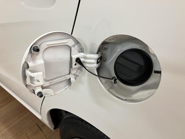 ミラＸリミテッド　ＥＲ１年間距離無制限保証／ＣＤチューナー／電動格納ドアミラー／運転席シートリフター／マニュアルエアコン／パワーステアリング／パワーウィンドウ／法定点検整備付き（大阪府）の中古車