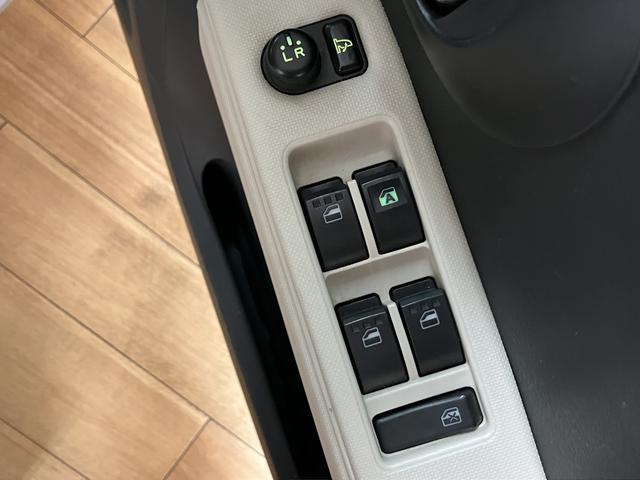 ミラココアココアプラスＧナビゲーション　バックカメラ（ルームミラー表示）　ＥＴＣ車載器　キーフリーキー　オートエアコン　電動格納ドアミラー　ベンチシート　衝突安全ボディ　１年間走行距離無制限保証（大阪府）の中古車