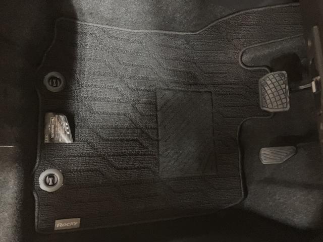 ロッキープレミアムＧナビゲーション　前後ドライブレコーダー　バックカメラ　ＥＴＣ車載器　ＬＥＤヘッドライト　ＬＥＤフォグランプ　シートヒーター　　キーフリーシステム　プッシュスタート（大阪府）の中古車