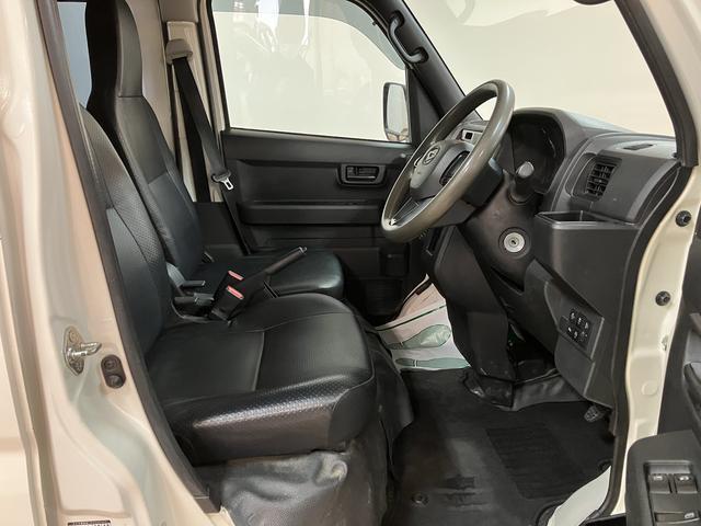 ハイゼットカーゴスペシャル　１年間走行距離無制限保証ハイルーフ　ＣＶＴ　エアコン　パワーウィンドウ　コーナーセンサー　ＡＭ／ＦＭラジオ　衝突回避支援ブレーキスマートアシスト　　１年間走行距離無制限保証　車検整備付き　ダイハツ認定中古車（大阪府）の中古車