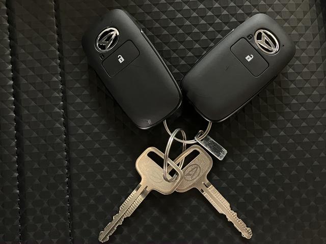 ハイゼットトラックハイルーフ　リヤ４枚リーフスプリング／ＡＭ／ＦＭラジオ届出済み未使用車／リヤ４枚リーフスプリング／ＡＭ／ＦＭラジオ／電動格納ドアミラー／パワーウィンドウ／キーフリー／プッシュボタンスタート／スマートアシスト／エアコン／パワステ／アイドリングストップ（大阪府）の中古車