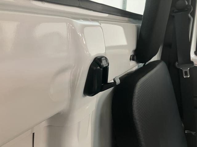 ハイゼットトラックハイルーフ　リヤ４枚リーフスプリング／ＡＭ／ＦＭラジオ届出済み未使用車／リヤ４枚リーフスプリング／ＡＭ／ＦＭラジオ／電動格納ドアミラー／パワーウィンドウ／キーフリー／プッシュボタンスタート／スマートアシスト／エアコン／パワステ／アイドリングストップ（大阪府）の中古車