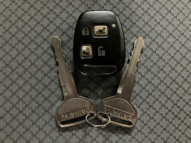 ハイゼットカーゴＤＸワンセグ対応ナビゲーション　バックカメラ　ＥＴＣ車載器　ドラレコ　フロントパワーウィンドウ　エアコン　キーレスエントリー　プライバシーガラス　バックブザー　１年間走行距離無制限保証（大阪府）の中古車