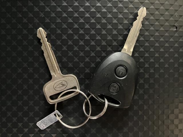 ハイゼットカーゴ2シーター /リヤ5面カッティングシ−ト(はがし不可)2シーター・リヤ5面カッテイングシ−ト貼付(はがし不可)・デジタルインナ−ミラ−・コーナ−センサ−・純正AM/FMラジオ・リモコンキ−・パワ−ウインドウ(フロントのみ)・オーバ−ヘッドシェルフ(大阪府)の中古車