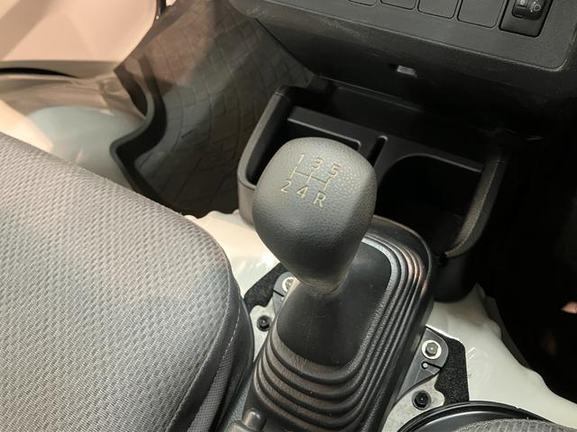 ハイゼットトラックスタンダード　５ＭＴ　パートタイム４ＷＤ　走行３千キロ弱５ＭＴ　パートタイム４ＷＤ　ＡＭ／ＦＭステレオ　エアコン　パワステ　マニュアルレベリング（滋賀県）の中古車