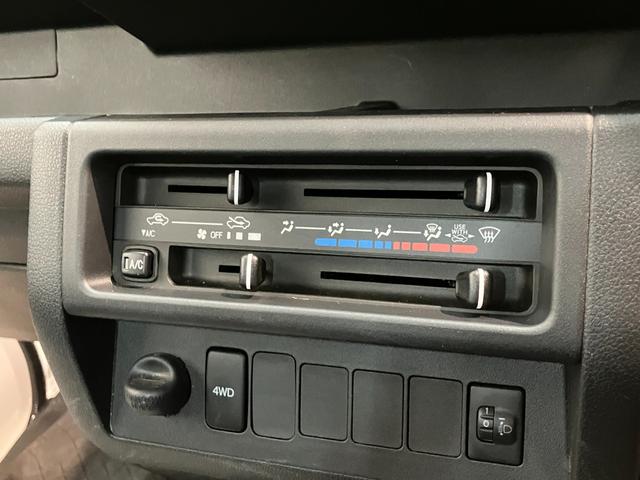 ハイゼットトラックスタンダード　５ＭＴ　パートタイム４ＷＤ　走行３千キロ弱５ＭＴ　パートタイム４ＷＤ　ＡＭ／ＦＭステレオ　エアコン　パワステ　マニュアルレベリング（滋賀県）の中古車