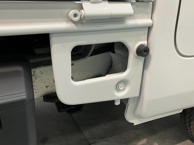 ハイゼットトラックスタンダード　５ＭＴ　パートタイム４ＷＤ　走行３千キロ弱５ＭＴ　パートタイム４ＷＤ　ＡＭ／ＦＭステレオ　エアコン　パワステ　マニュアルレベリング（滋賀県）の中古車