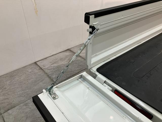 ハイゼットトラックスタンダード　５ＭＴ　パートタイム４ＷＤ　走行３千キロ弱５ＭＴ　パートタイム４ＷＤ　ＡＭ／ＦＭステレオ　エアコン　パワステ　マニュアルレベリング（滋賀県）の中古車