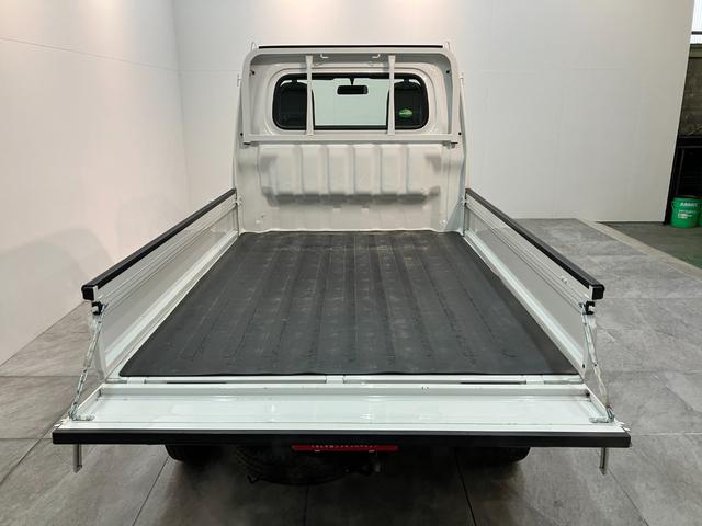 ハイゼットトラックスタンダード　５ＭＴ　パートタイム４ＷＤ　走行３千キロ弱５ＭＴ　パートタイム４ＷＤ　ＡＭ／ＦＭステレオ　エアコン　パワステ　マニュアルレベリング（滋賀県）の中古車