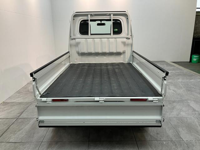ハイゼットトラックスタンダード　５ＭＴ　パートタイム４ＷＤ　走行３千キロ弱５ＭＴ　パートタイム４ＷＤ　ＡＭ／ＦＭステレオ　エアコン　パワステ　マニュアルレベリング（滋賀県）の中古車
