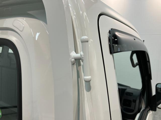 ハイゼットトラックスタンダード　５ＭＴ　パートタイム４ＷＤ　走行３千キロ弱５ＭＴ　パートタイム４ＷＤ　ＡＭ／ＦＭステレオ　エアコン　パワステ　マニュアルレベリング（滋賀県）の中古車