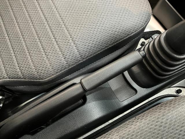 ハイゼットトラックスタンダード　５ＭＴ　パートタイム４ＷＤ　走行３千キロ弱５ＭＴ　パートタイム４ＷＤ　ＡＭ／ＦＭステレオ　エアコン　パワステ　マニュアルレベリング（滋賀県）の中古車