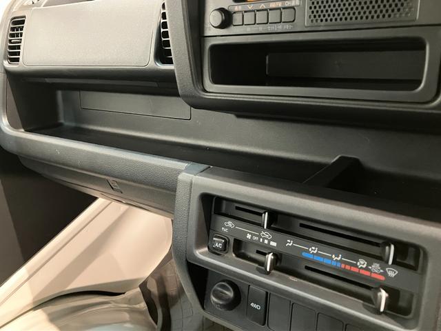 ハイゼットトラックスタンダード　５ＭＴ　パートタイム４ＷＤ　走行３千キロ弱５ＭＴ　パートタイム４ＷＤ　ＡＭ／ＦＭステレオ　エアコン　パワステ　マニュアルレベリング（滋賀県）の中古車