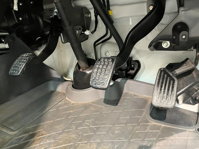 ハイゼットトラックスタンダード　５ＭＴ　パートタイム４ＷＤ　走行３千キロ弱５ＭＴ　パートタイム４ＷＤ　ＡＭ／ＦＭステレオ　エアコン　パワステ　マニュアルレベリング（滋賀県）の中古車