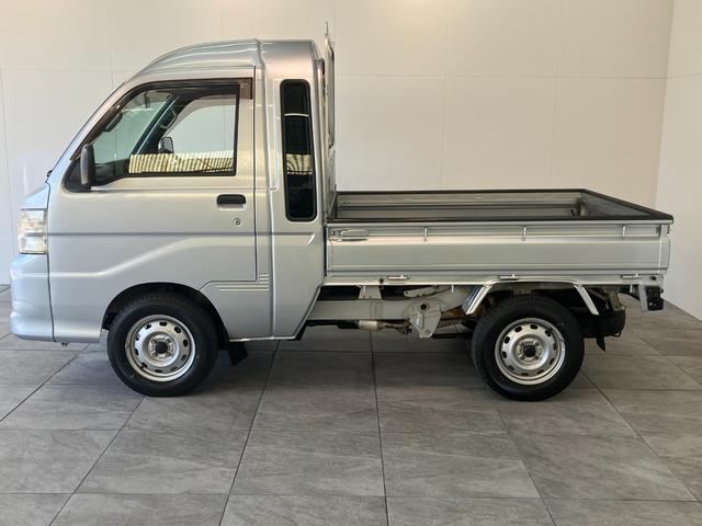 ハイゼットトラックジャンボ 4WD AT車 P/W キーレス エアコンパワステAM/FMラジオ エアコン パワステ パワーウインドウ キーレスエントリー マニュアルレベリング 荷台マット ゲートプロテクター パートタイム4WD タイヤ4本新品交換済み(滋賀県)の中古車